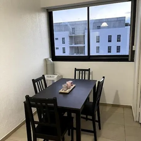 Privee Dans Colocation Avec Un Balcon